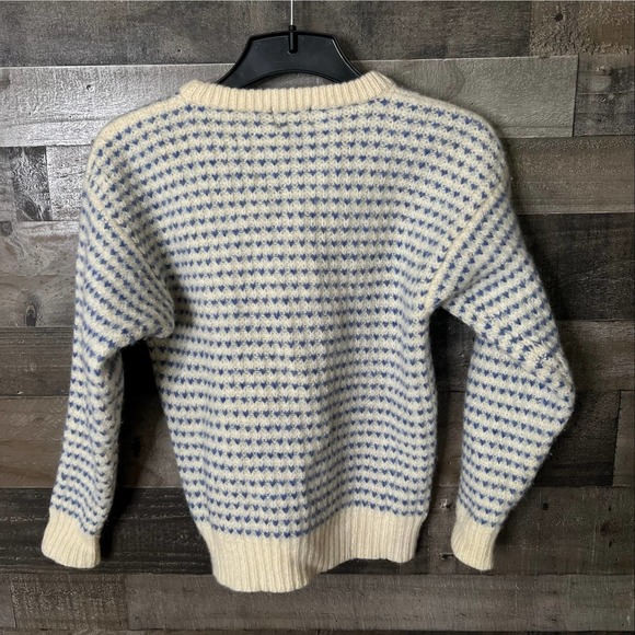 SOLD VTG Woolrich Sweater Womens Medium - Picture 2 of 2